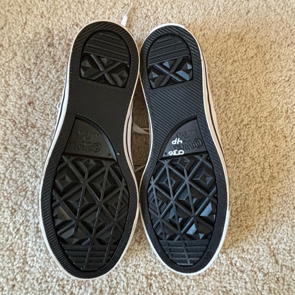 Converse shoes - Picture 4 of 4